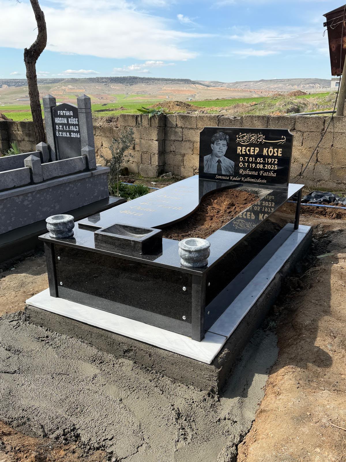 Granit Mezar