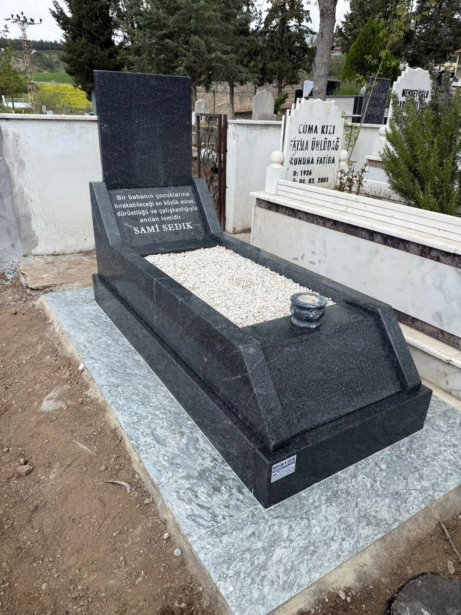 Granit Mezar