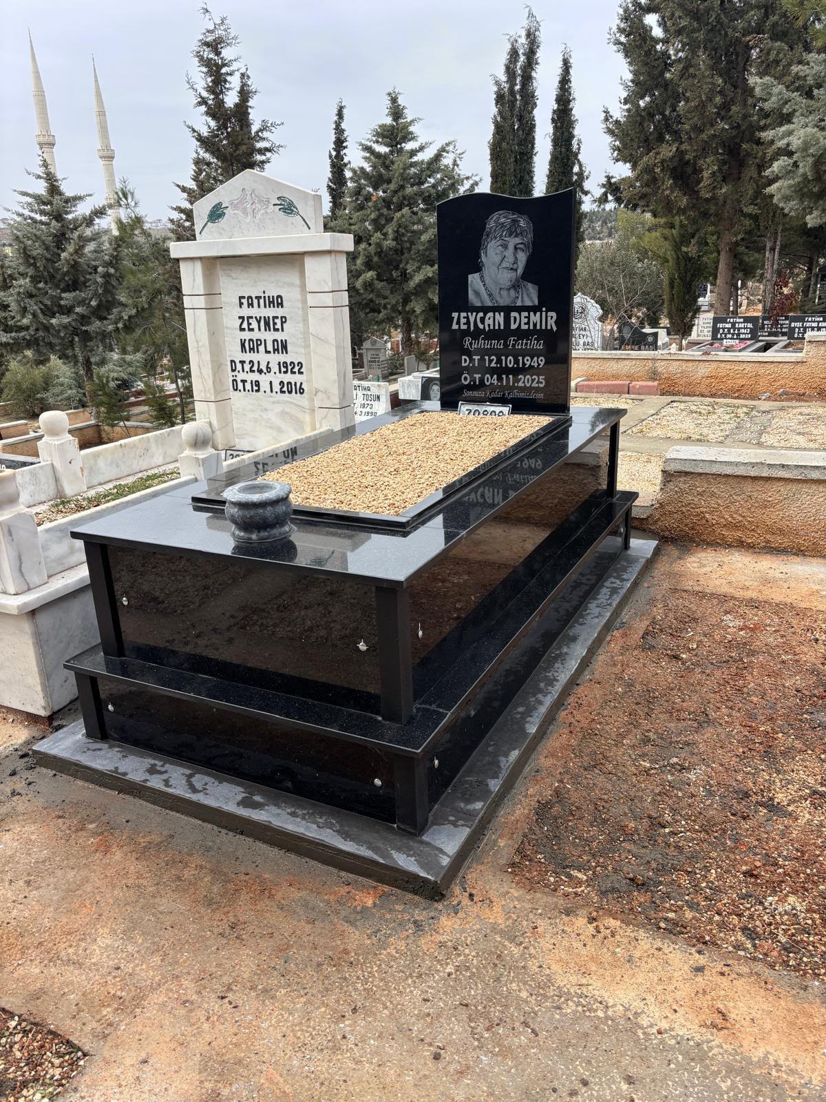 Granit Mezar